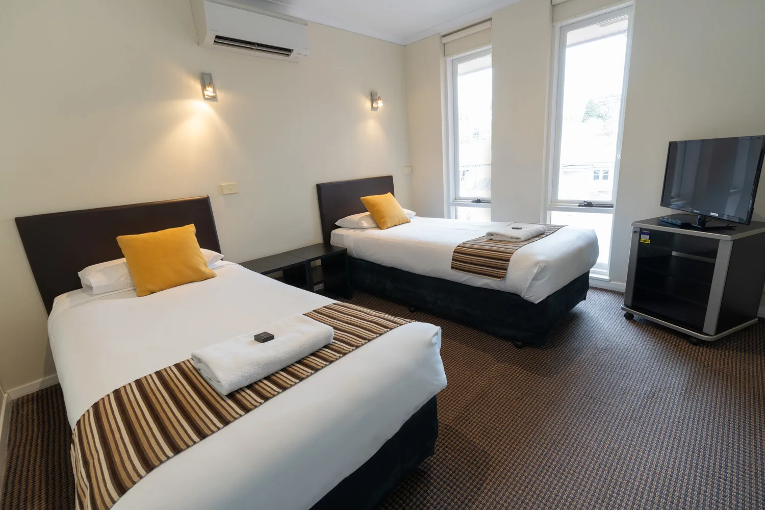 Twin-bed accommodation room at Sovereign Park Motor Inn in Ballarat.