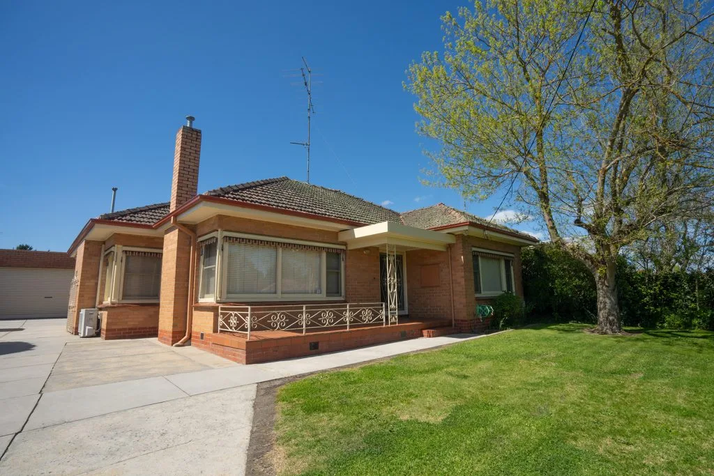 Exterior of Residence on Main, a self-contained house with off-street parking at Sovereign Park Motor Inn in Ballarat.